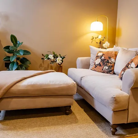 Edens Nest Stylish Centre Retreat With Views Appartement *